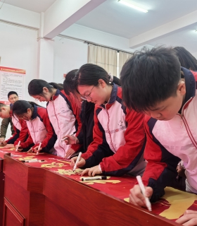 执笔书初心，聚力赴前程---官中举行中考励志活动