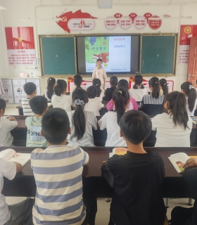 书香浸润童心 阅读点亮梦想——泾河镇中心小学开展“好书推介”系列读书活动 ... ...