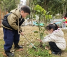 实验幼儿园荣泰园开展“护绿小天使”植树节主题活动