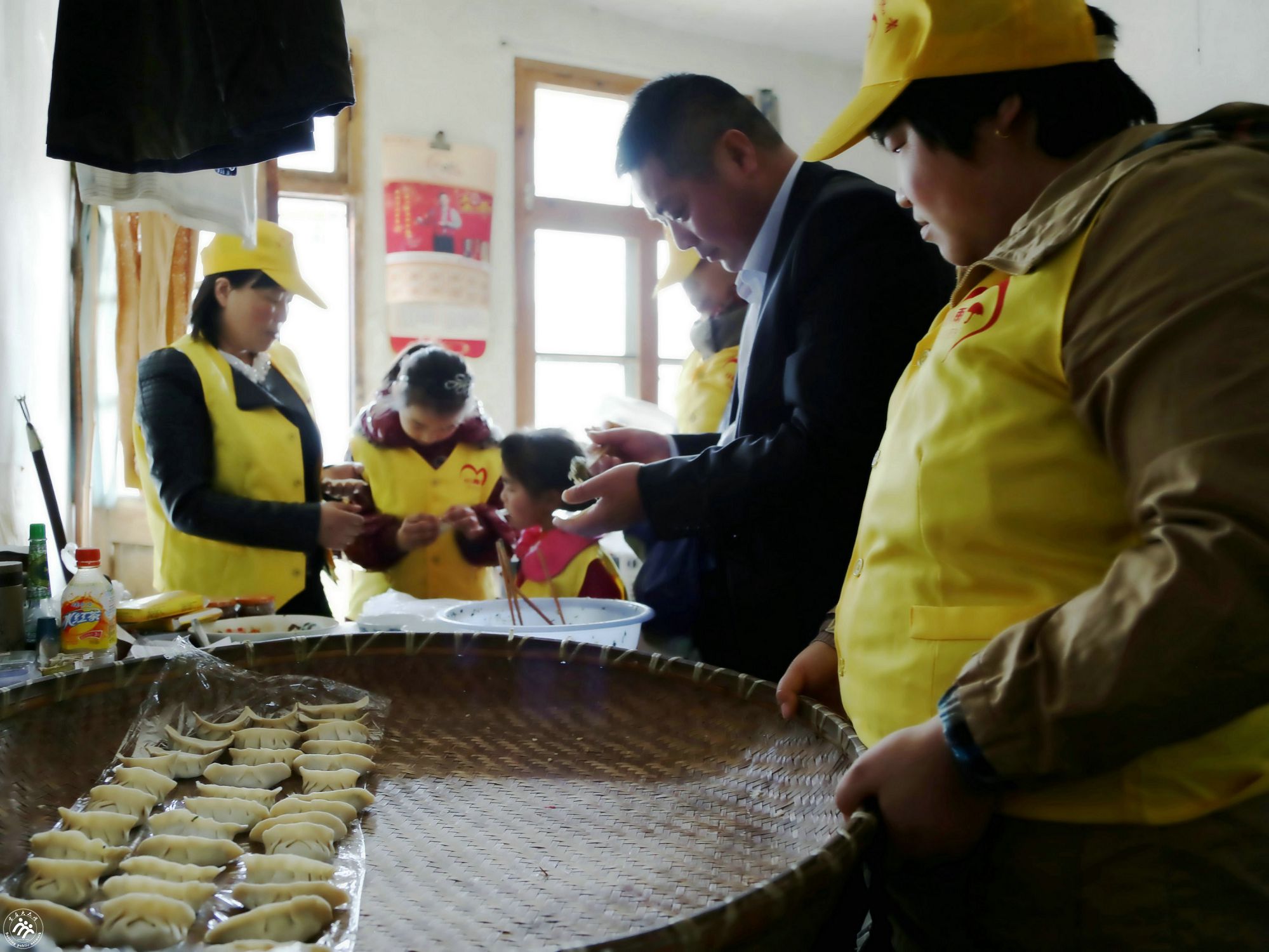 2014.3.23--小雨伞走进社区助残 (15).jpg